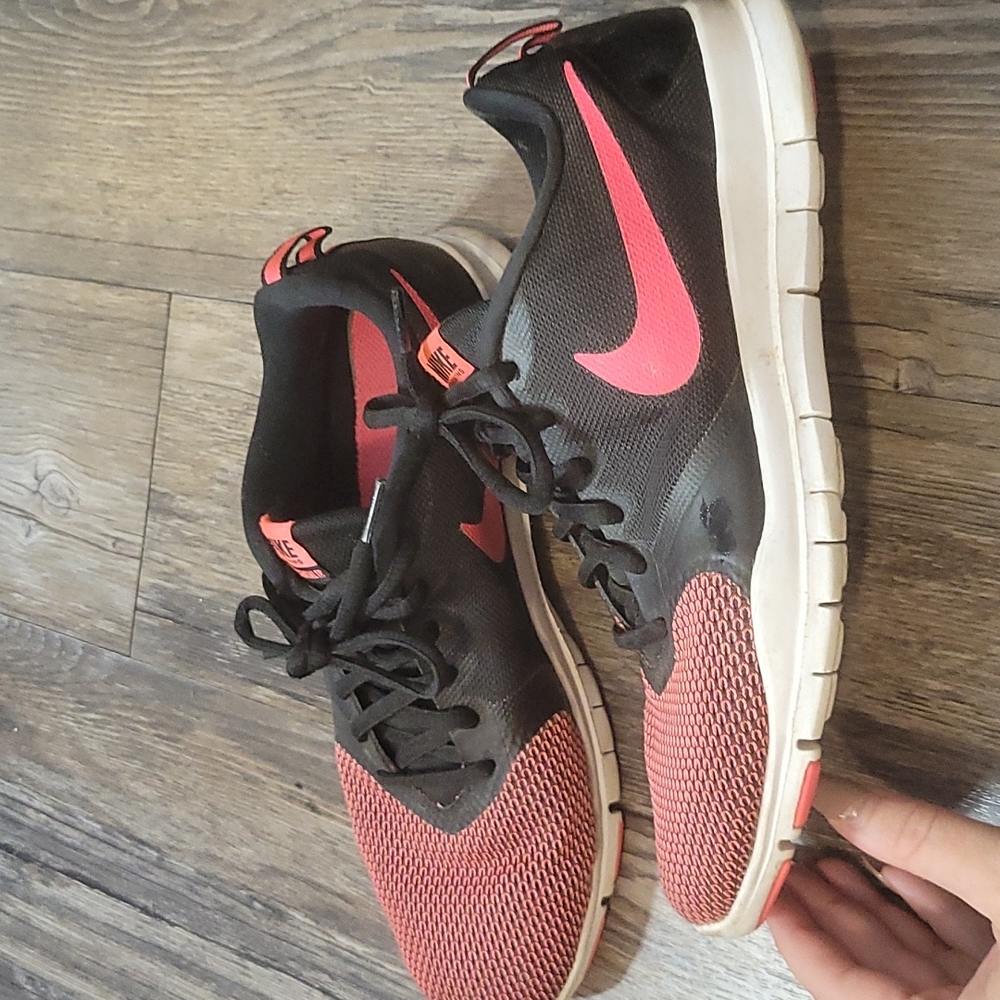 pink nike
